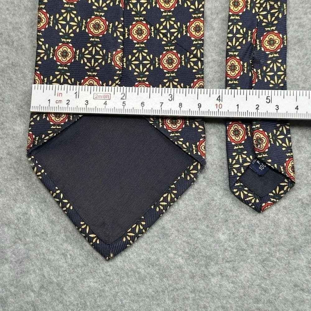 Albert Andrews Ltd Silk Tie USA Navy Geometric Medallion Vintage 56x3.6in NOTE‎